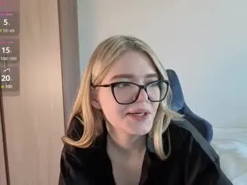 avroraromance – webcam model profile photo Image 3