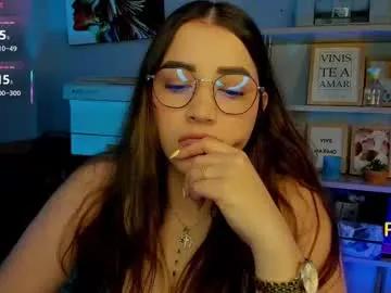 strawberryyfoxie – webcam model profile photo Image 4