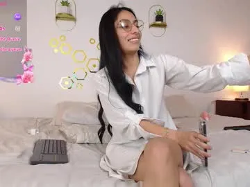 ela_3611 – webcam model profile photo Image 2