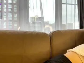 TOP_po – webcam model profile photo Image 4