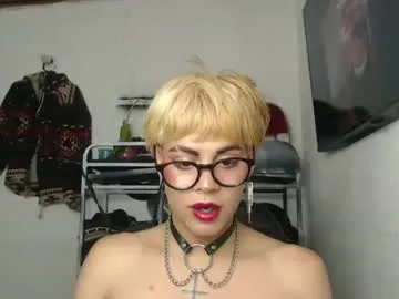 YoungSquad – webcam model profile photo Image 9