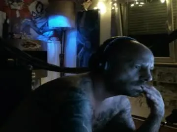 skinnyguywithbigd – webcam model profile photo Image 15