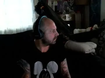 skinnyguywithbigd – webcam model profile photo Image 2