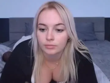 kiaralenon – webcam model profile photo Image 15