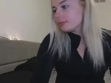 kiaralenon – webcam model profile photo Image 3