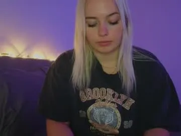 kiaralenon – webcam model profile photo Image 6