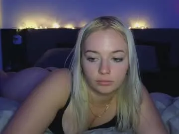 kiaralenon – webcam model profile photo Image 9