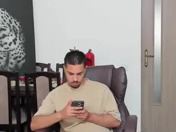 Lovebirdss – webcam model profile photo Image 4