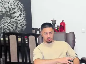 Lovebirdss – webcam model profile photo Image 9