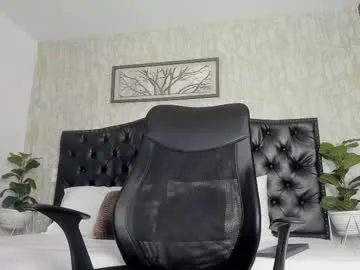 hina_porn – webcam model profile photo Image 3