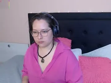 IORio2 – webcam model profile photo Image 12