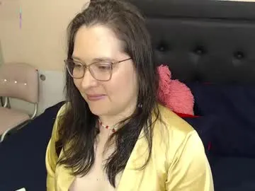 IORio2 – webcam model profile photo Image 2