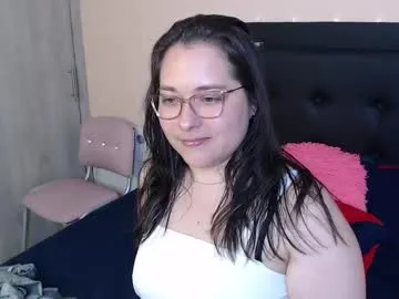 IORio2 – webcam model profile photo Image 3