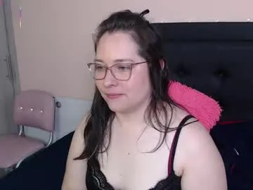 IORio2 – webcam model profile photo Image 4