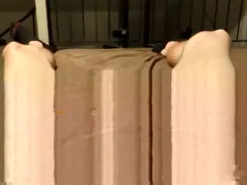 TOP_po – webcam model profile photo Image 13