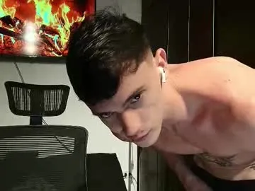 hunkwithglasses – webcam model profile photo Image 12