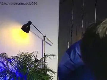 hunkwithglasses – webcam model profile photo Image 8