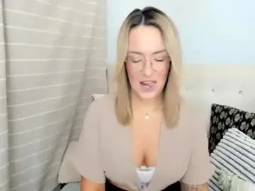 EvieEvans – webcam model profile photo Image 18