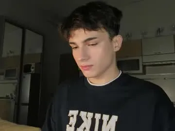 TOP_po – webcam model profile photo Image 18