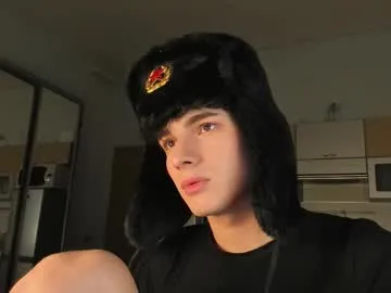 TOP_po – webcam model profile photo Image 8