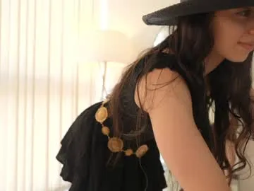 viollettaa_ – webcam model profile photo Image 15