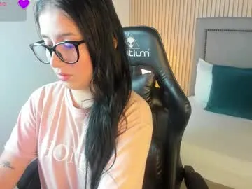 nia_may Image 4