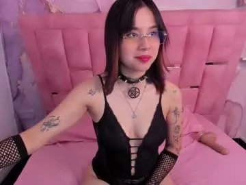 Keep_us_wild – webcam model profile photo Image 2