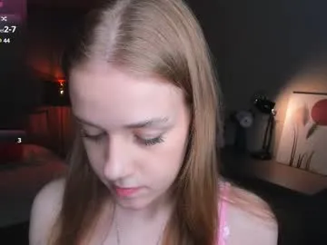 viollettaa_ – webcam model profile photo Image 5