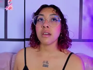 Charlotte-glasses – webcam model profile photo Image 18