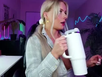 IORio2 – webcam model profile photo Image 12