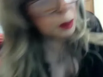 scarlethroa – webcam model profile photo Image 5