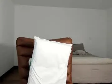 wolfan_sky – webcam model profile photo Image 2