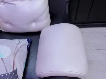 sareandrob – webcam model profile photo Image 16