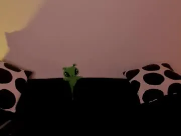 CUMshotik23 – webcam model profile photo Image 18