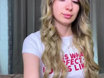 krisneal – webcam model profile photo Image 18