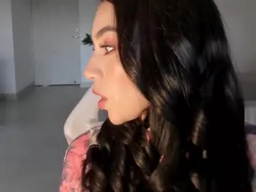 Youlalia – webcam model profile photo Image 9