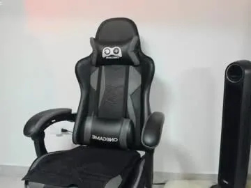 PinkyPai – webcam model profile photo Image 13