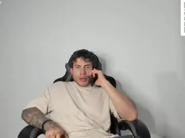 PinkyPai – webcam model profile photo Image 5