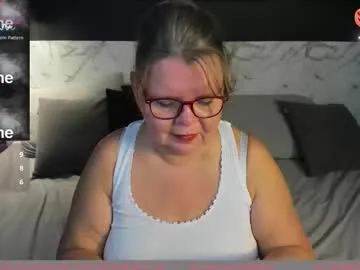 TwixSticks69 – webcam model profile photo Image 11