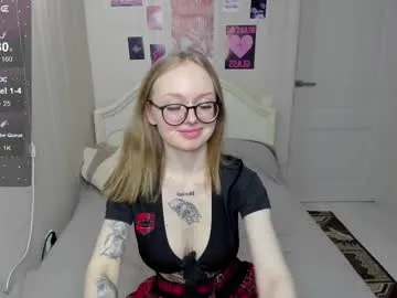 lucretiaburnaugh – webcam model profile photo Image 5