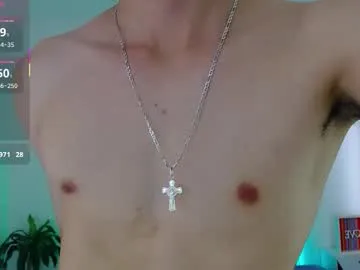 VIKITOMMY – webcam model profile photo Image 10