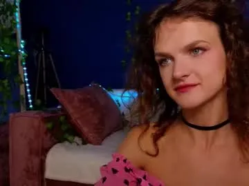 tviks – webcam model profile photo Image 4