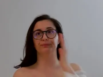 alana15 – webcam model profile photo Image 16