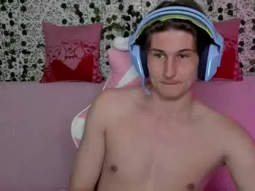 YoungSquad – webcam model profile photo Image 12