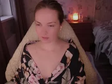 VIKITOMMY – webcam model profile photo Image 3