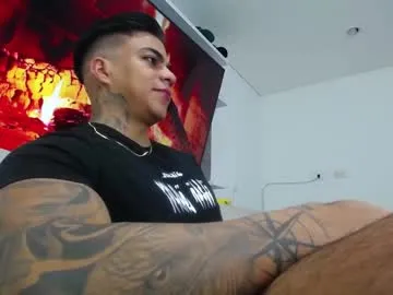 glasses_cat – webcam model profile photo Image 13