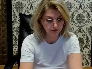 Rinamay_ – webcam model profile photo Image 2