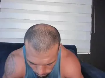 VIKITOMMY – webcam model profile photo Image 10