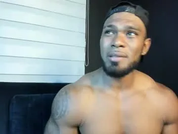 VIKITOMMY – webcam model profile photo Image 2