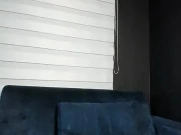 VIKITOMMY – webcam model profile photo Image 3